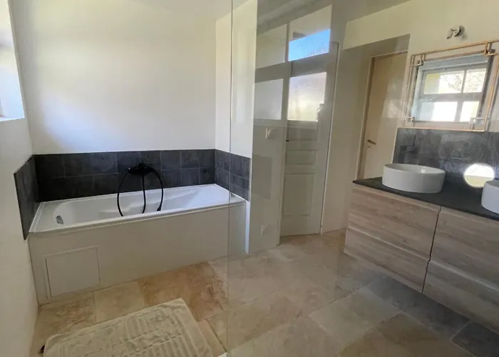 بيت للعطل Le Saule